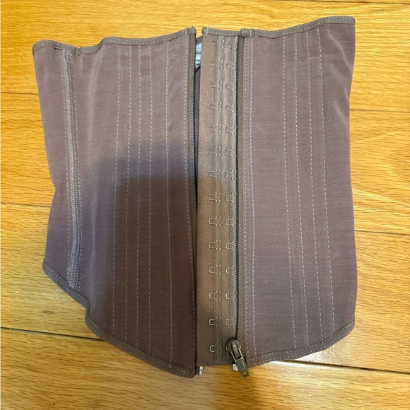 Celebrity Favorite- Nude Shapewaist corset trainer - Picture 1 of 6